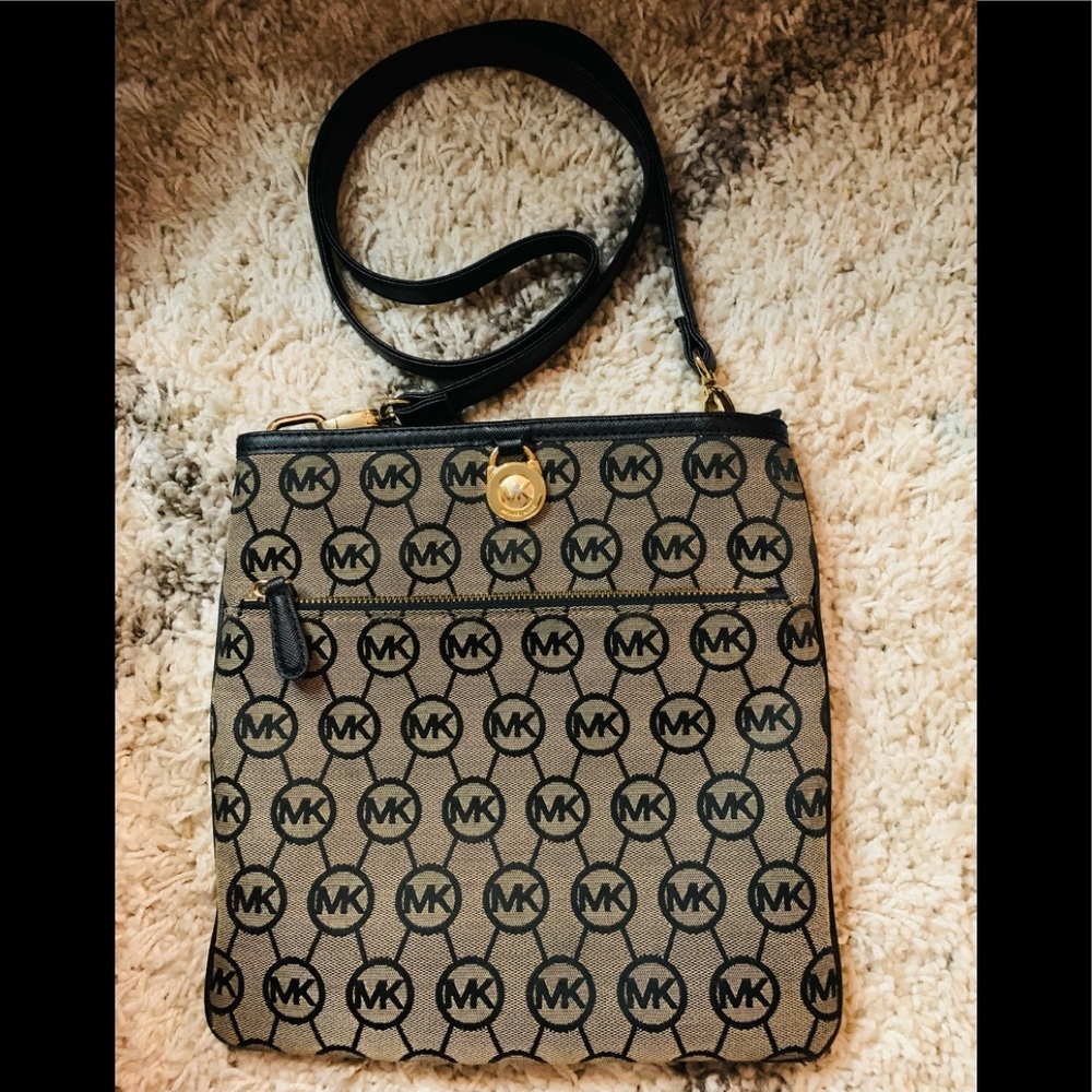 Michael kors crossbody bag  .large